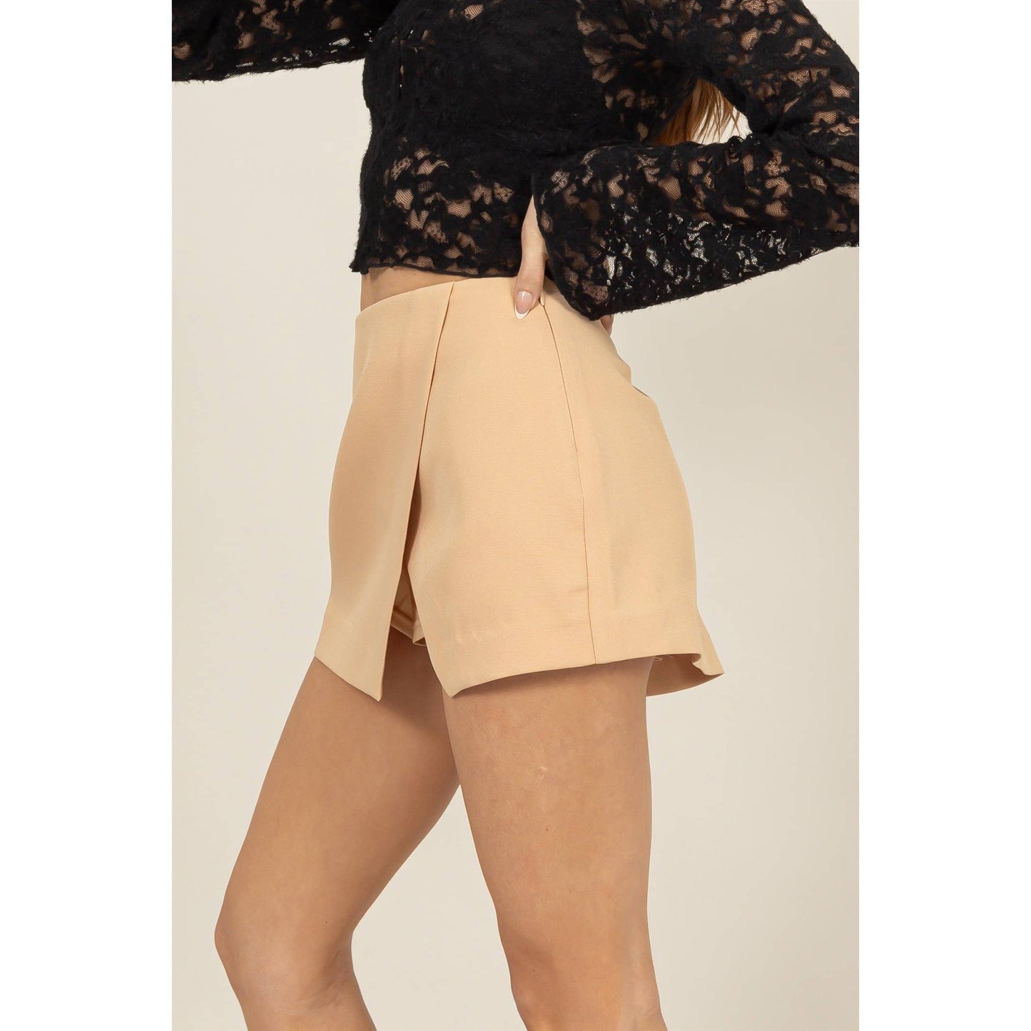 ASYMMETRICAL WRAP MINI SKORT: TAUPE