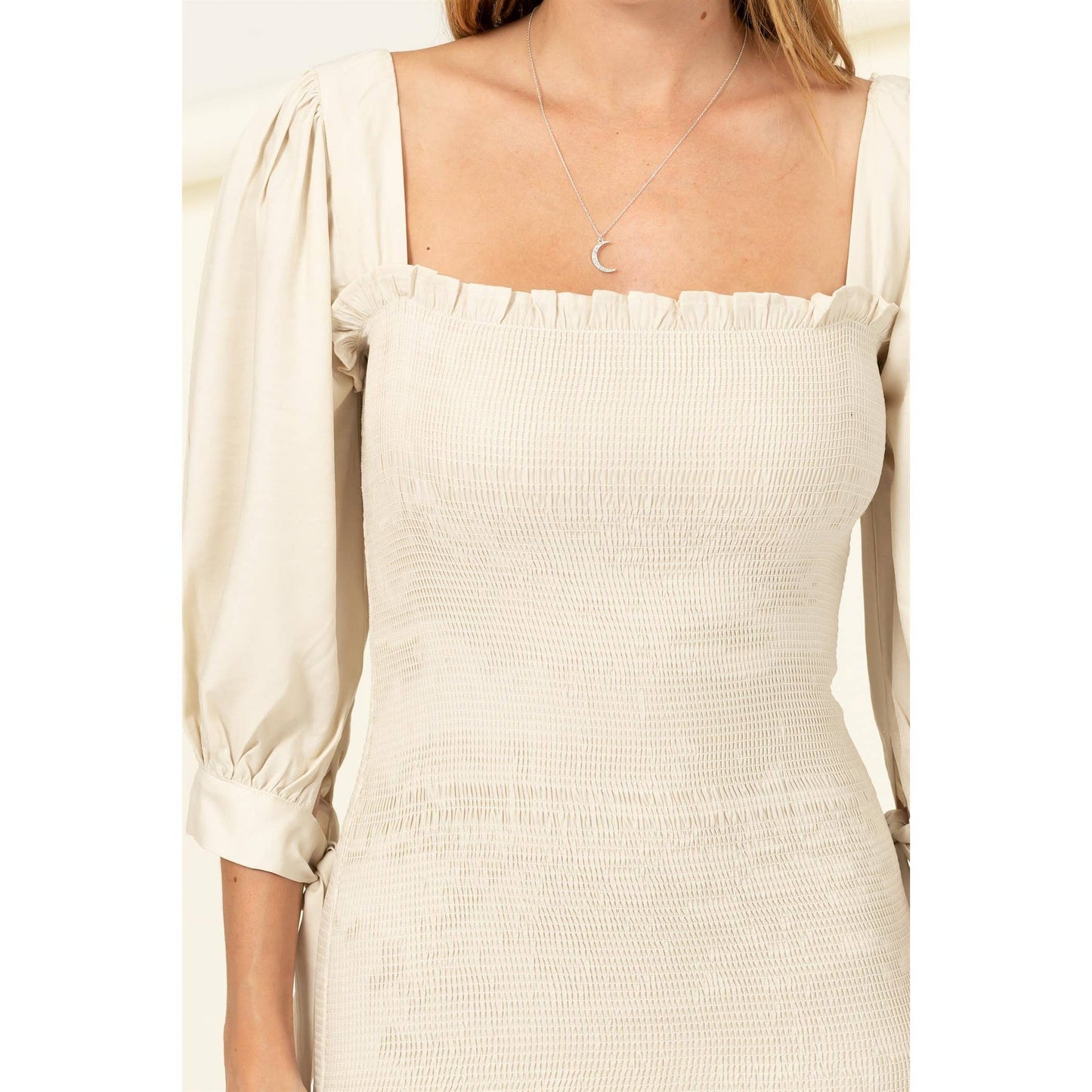 SMOCKED DRESS WITH PUFF SLEEVES: TAN