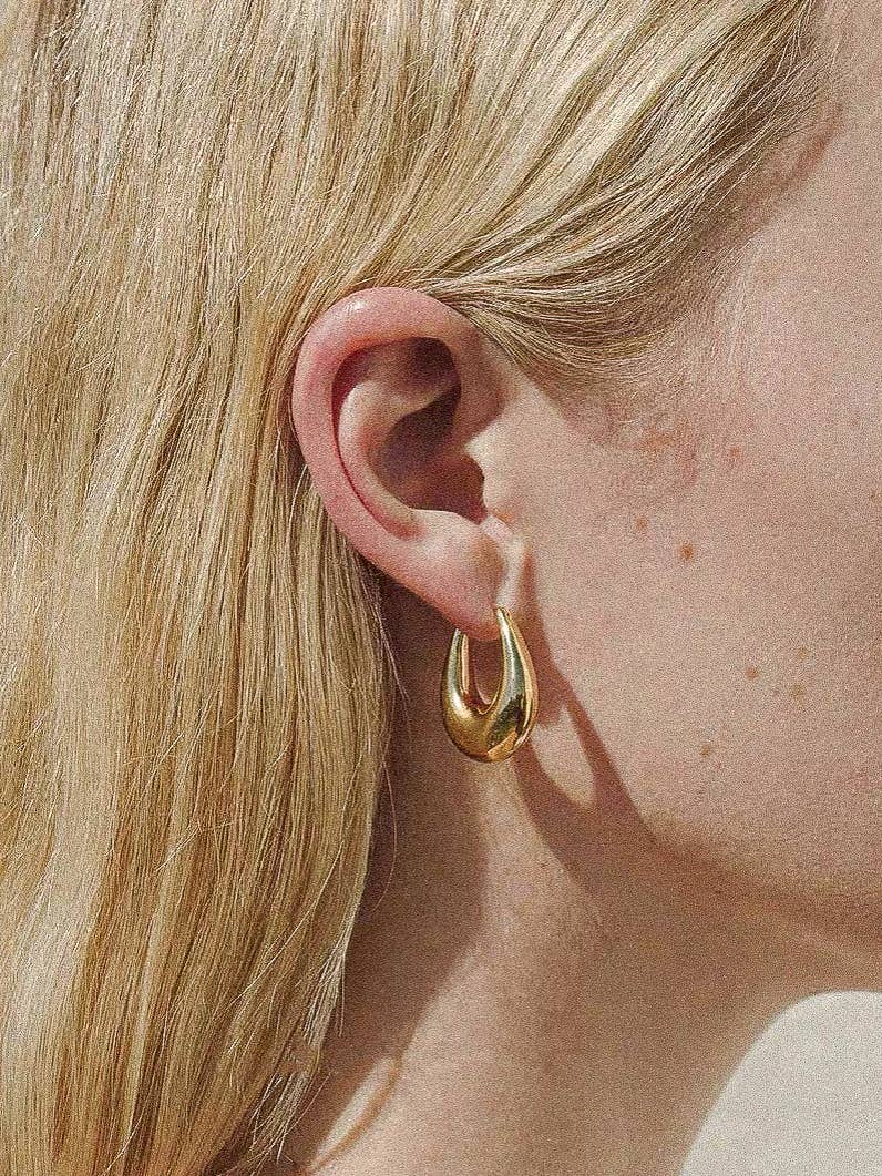 Main Chick Hoops 18K Classic Droplet Hoop Earring: Silver