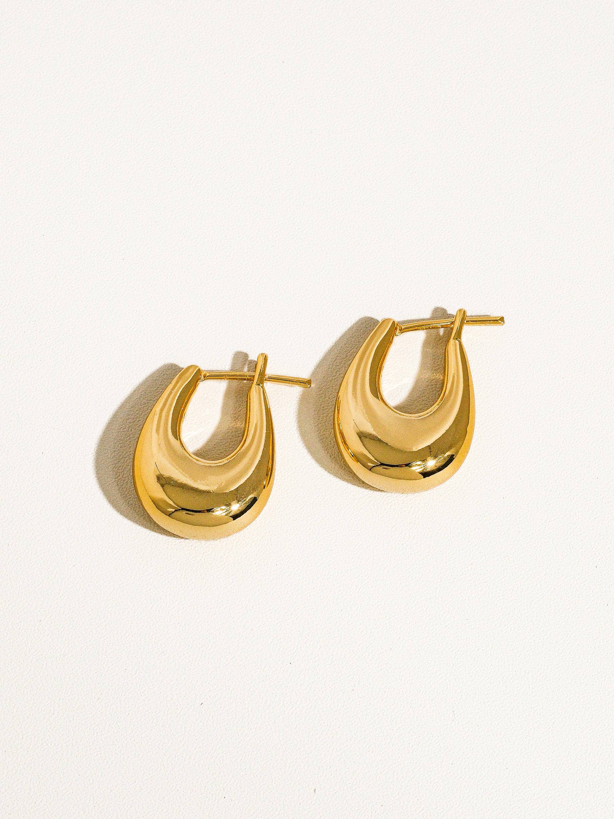 Main Chick Hoops 18K Classic Droplet Hoop Earring: Yellow Gold